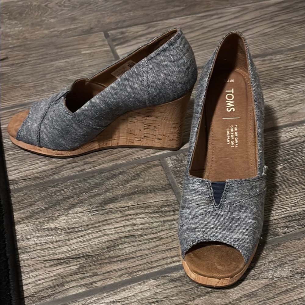 TOMS Women's Classic Wedge Sandal, Navy Slub Chambray
